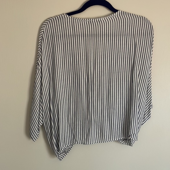 White/blue striped flowy blouse - Picture 5 of 5